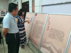耿书记观展